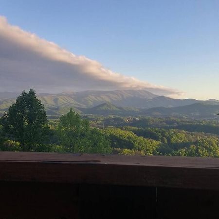 Willa Yogi'S Den: Breathtaking Views! 3 Min To Dollywood, On 1 Acre! Sevierville Zewnętrze zdjęcie