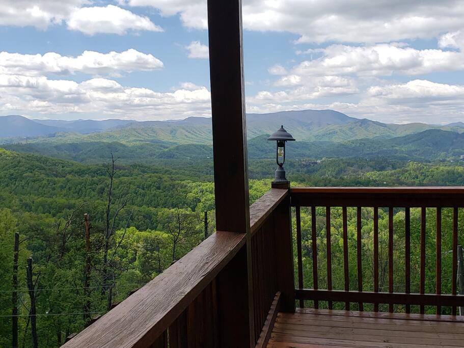 Willa Yogi'S Den: Breathtaking Views! 3 Min To Dollywood, On 1 Acre! Sevierville Zewnętrze zdjęcie