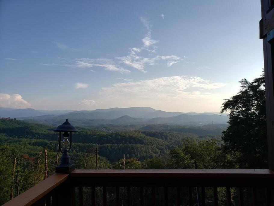 Willa Yogi'S Den: Breathtaking Views! 3 Min To Dollywood, On 1 Acre! Sevierville Zewnętrze zdjęcie