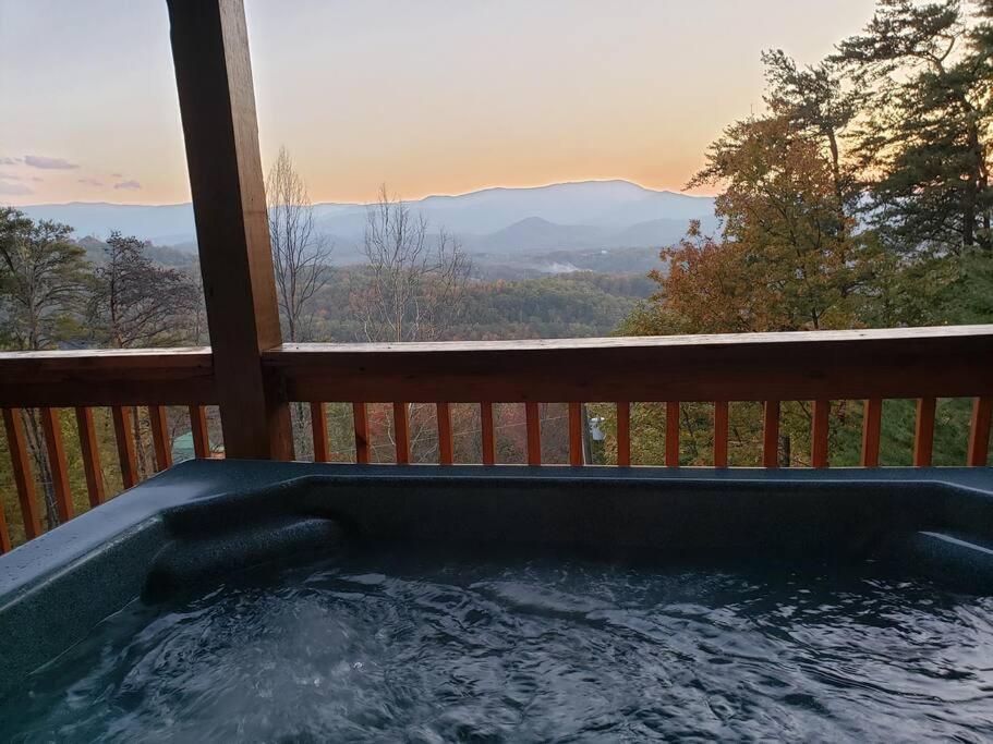 Willa Yogi'S Den: Breathtaking Views! 3 Min To Dollywood, On 1 Acre! Sevierville Zewnętrze zdjęcie
