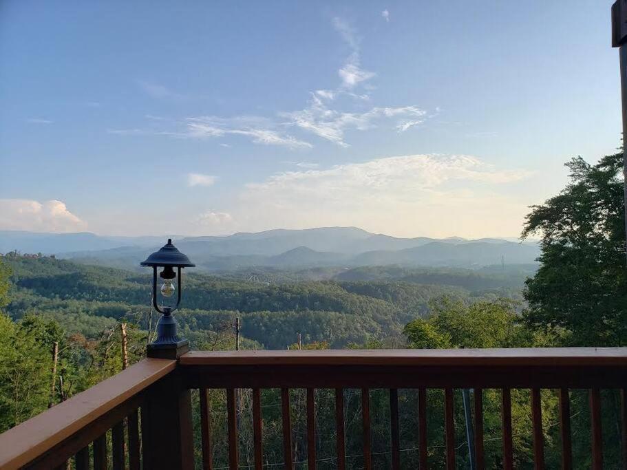 Willa Yogi'S Den: Breathtaking Views! 3 Min To Dollywood, On 1 Acre! Sevierville Zewnętrze zdjęcie