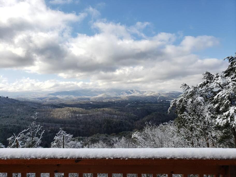 Willa Yogi'S Den: Breathtaking Views! 3 Min To Dollywood, On 1 Acre! Sevierville Zewnętrze zdjęcie
