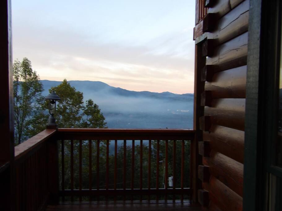 Willa Yogi'S Den: Breathtaking Views! 3 Min To Dollywood, On 1 Acre! Sevierville Zewnętrze zdjęcie