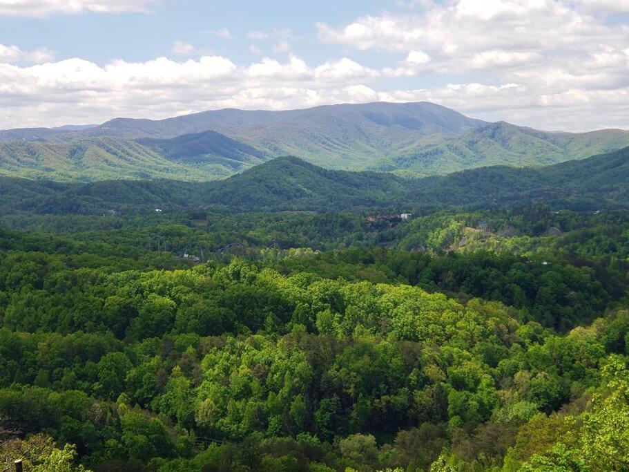 Willa Yogi'S Den: Breathtaking Views! 3 Min To Dollywood, On 1 Acre! Sevierville Zewnętrze zdjęcie