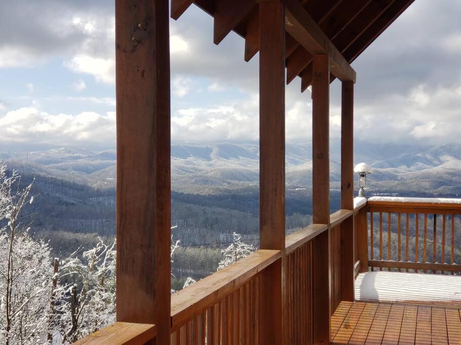 Willa Yogi'S Den: Breathtaking Views! 3 Min To Dollywood, On 1 Acre! Sevierville Zewnętrze zdjęcie
