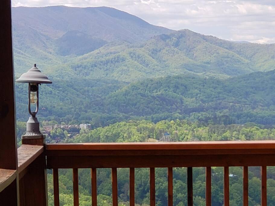 Willa Yogi'S Den: Breathtaking Views! 3 Min To Dollywood, On 1 Acre! Sevierville Zewnętrze zdjęcie