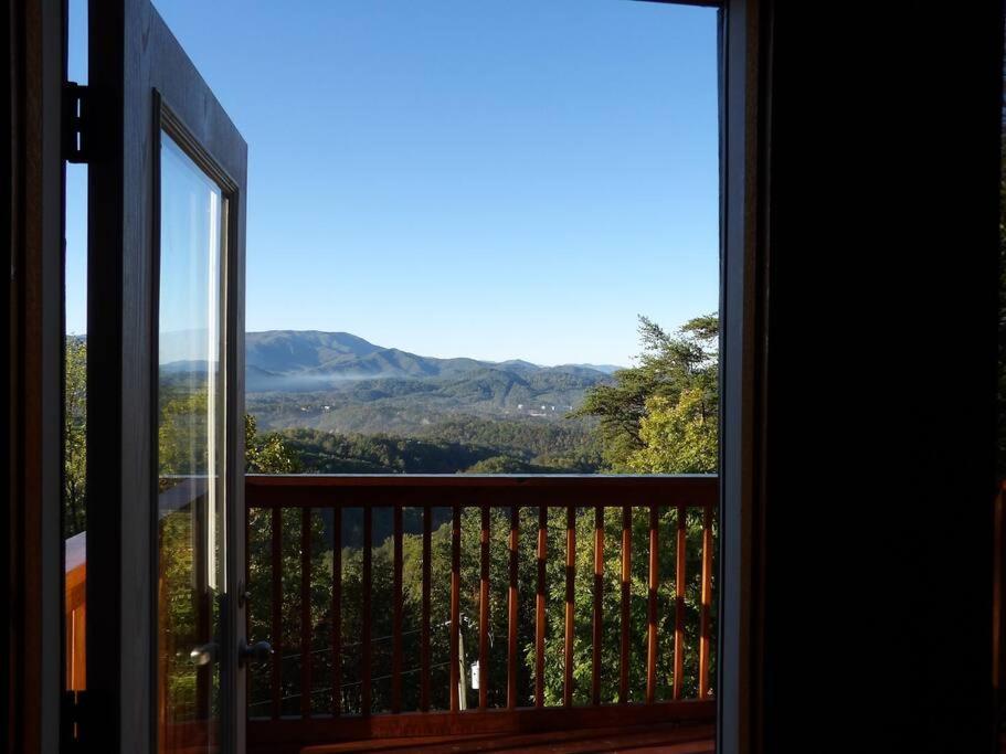 Willa Yogi'S Den: Breathtaking Views! 3 Min To Dollywood, On 1 Acre! Sevierville Zewnętrze zdjęcie