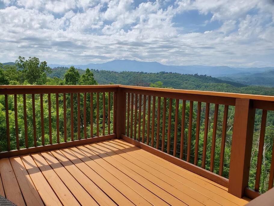 Willa Yogi'S Den: Breathtaking Views! 3 Min To Dollywood, On 1 Acre! Sevierville Zewnętrze zdjęcie